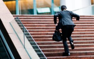 Cultura do “não tenho tempo”: como a pressa virou status (e o que ela está destruindo)