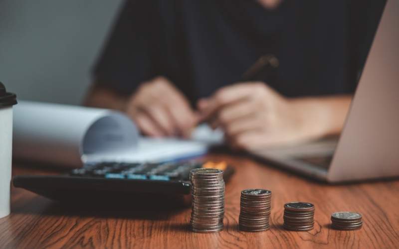 O que são juros compostos — e por que eles mandam na sua vida financeira