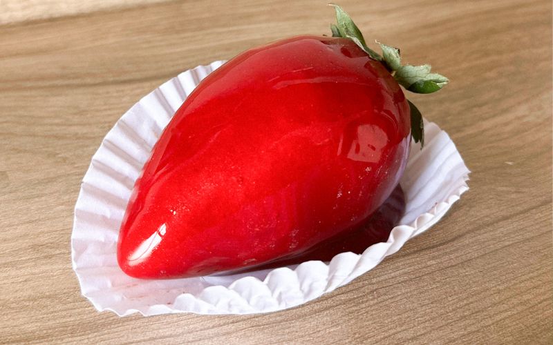 Morango do amor: como um doce simples virou trend nostálgica (e irresistível) nas redes sociais
