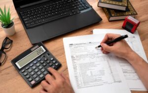 Restituição do IR 2025: como evitar erros que atrasam seu dinheiro (e quais documentos ninguém te avisa)